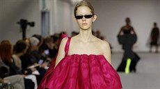 panlský módní dm Balenciaga oslavil pehlídkou haute couture v Paíi své sté narozeniny.