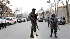 Ve vojenské nemocnici v afghánském Kábulu zaútoili ozbrojenci, policie její...