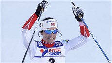 Norská ly�a�ka Marit Björgenová slaví triumf na t�icetikilometrové trati voln�...