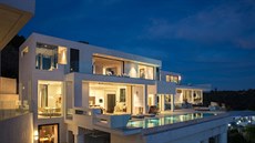 Vila slibuje pohodlný �ivot plný luxusu. Koho omrzí plavání v bazénu, m��e...