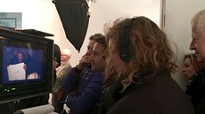 Filmový �táb sleduje Andrewa Lincolna p�i natá�ení pokra�ování Lásky nebeské...