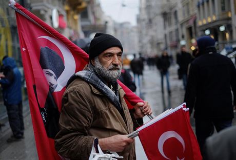 Protest ped nizozemským velvyslanectvím v Istanbulu (12. bezna 2017)