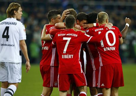 Fotbalisté Bayernu Mnichov po vstelené brance na hiti Mönchengladbachu.