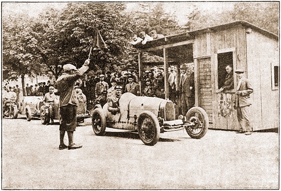 Bugatti na startu závodu Brno – Soběšice v roce 1929.