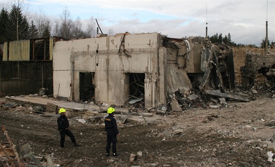 Policejní snímek z epicentra výbuchu v Poličských strojírnách.