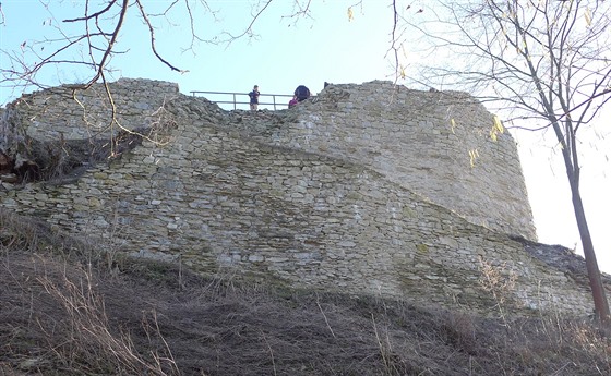 Zřícenina hradu v Brandýse nad Orlicí prochází rozsáhlou konzervací.