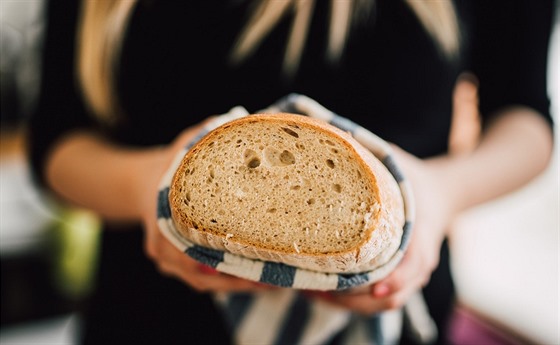 Chléb je základem naeho jídelníku.
