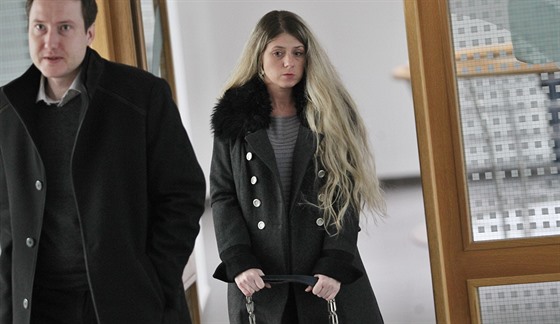 Obžalovaná zdravotní sestra Simona Jarabicová před zahájením soudního líčení....
