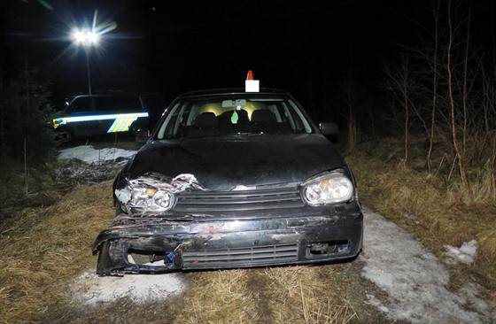 Opilý idi naboural ve Vimperku stojící auto. Pak odjel do Nových Hutích.