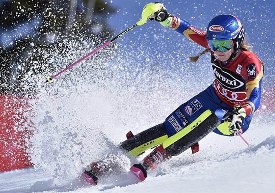 Mikaela Shiffrinová ve slalomu ve Squaw Valley.