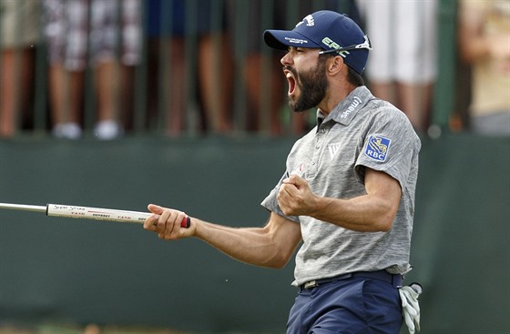 Adam Hadwin slaví triumf na turnaji Valspar Championship v Palm Harbor.