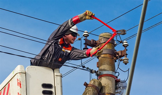 Kvli vyhlákám mohou v energetice pracovat lidé s písluným vzdláním.