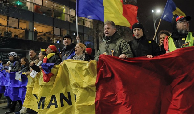 Lidé v Bukurešti protestovali proti vládě, nechtějí milost pro úplatkáře