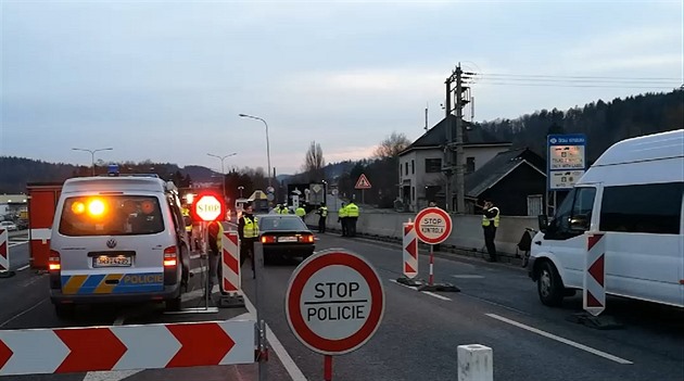 Kontroly na hranicích se Slovenskem potrvají do 3. ledna, rozhodla vláda