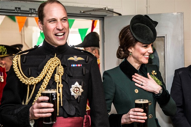 Britský princ William a vévodkyn Kate bhem oslav svátku svatého Patrika...
