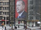 Obí portrét tureckého prezidenta Erdogana na istanbulském námstí Taksim (15....