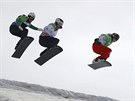 Závod snowboardcrossaek na mistrovství svta. Druhá zleva je Vendula Hopjaková.
