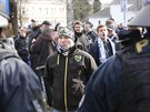 Tkoodnci zasahují proti fanoukm Baníku Ostrava, kteí se snaili vylomit...