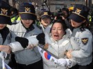 Jihokorejský ústavní soud kvli korupci sesadil prezidentku Pak Kun-hje. Jedni...