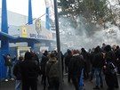 Fanouci Baníku chtli prolomit bránu stadionu