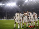 GÓLOVÁ RADOST. Fotbalisté Juventusu oslavují vstelenou branku proti Portu v...