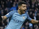 Argentinský útoník Sergio Agüero slaví vyrovnání v utkání Manchesteru City s...