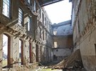 Zbytky tov�rny na koberce, kde se za v�lky vyr�b�ly i zbran�.