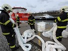 Hasii rozmístili norné stny a hledali zdroj úniku, uvedl Martin Kavka,...