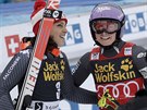 Federica Brignoneová (vlevo) z Itálie skonila v obím slalomu ve Squaw Valley...
