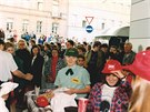 Otevení McDonalds v Praze na Florenci, 26. února 1993.