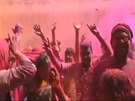 Indický Holí festival je provázen barvami, tancem a hudbou