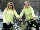 Studentky Petra Krhutov (vlevo) a Helena Zlesk, kter se svm cyklostanem...