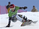 Snowboardistka Ester Ledecká bhem tvrtfinálové jízdy v obím slalomu na...