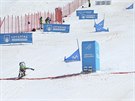 CÍL. Snowboardistka Ester Ledecká (vlevo) získala ve finále mistrovství svta v...