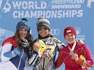 Ester Ledecká (uprosted) slaví zlato z obího slalomu na mistrovství svta,...