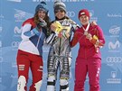 Ester Ledecká (uprosted) slaví zlato z obího slalomu na mistrovství svta,...