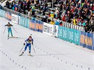 Veronika Vítková (vpedu) pijídí do cíle sprintu v Oslu