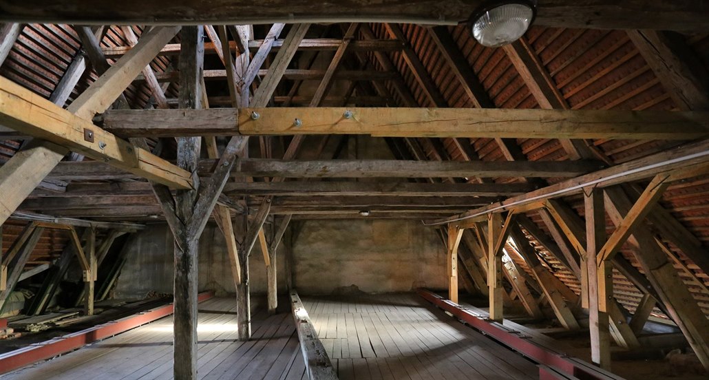 Návštěvníci nové trasy uvidí také gotické dřevěné krovy nejstarší, ale už...