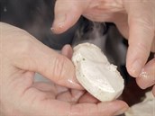 Maso by m�lo b�t na �ezu leskl�, ne matn� b�l�.