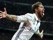 Kapitn Realu Madrid Sergio Ramos oslavuje gl do st Betisu Sevilla.