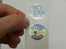 Hologramy na registračních značkách nového výrobce