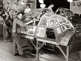 1940: Výroba osobních aut je peruena, místo toho bí vojenská výroba. Na...