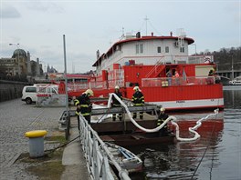 Na nábeí Ludvíka Svobody zasahovali pivolaní hasii z Holeovic a centrální...