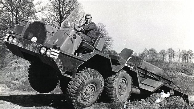 Funkn vzorek podvozku Tatry 813 z roku 1961 se podrobil nronm zkoukm v ternu.