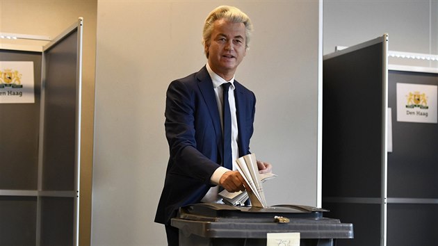 Nizozemsko ve stedu vol nov sloen parlamentu. Odhlasovno m i Geert Wilders (15. bezna 2017)