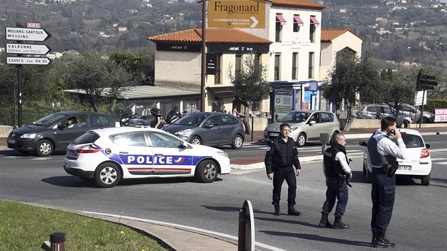 Francouzsk policie zasahovala po stelb na kole ve mst Grasse (16. bezna 2017)
