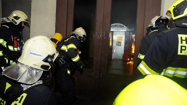 Ve vestibulu Masarykova ndra vzpll automat na kvu (10. bezen 2017).