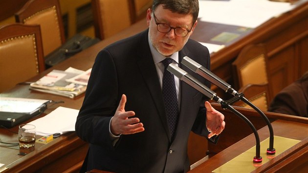 Poslanci bhem stedy eili daov podvody ministra financ. Andrej Babi u toho nebyl (15. bezen 2017).