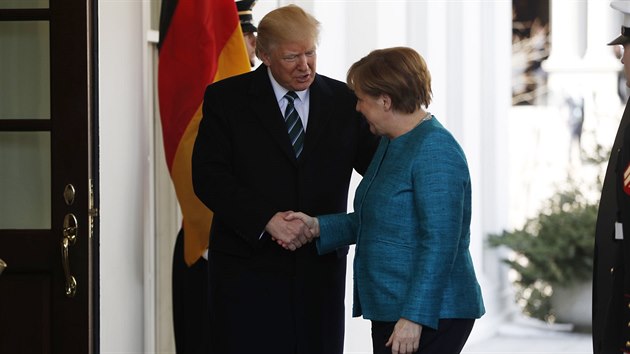 Nmeck kanclka Angela Merkelov dorazila v ptek do Blho domu na spolen setkn s americkm prezidentem Donaldem Trumpem (17. bezna 2017)