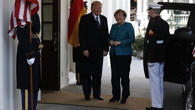 Nmeck kanclka Angela Merkelov dorazila v ptek do Blho domu na spolen setkn s americkm prezidentem Donaldem Trumpem (17. bezna 2017)